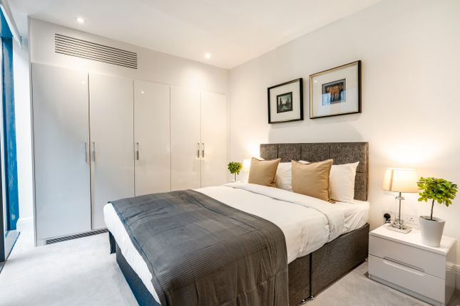 Duplex to rent in Lincoln's Inn Fields, London