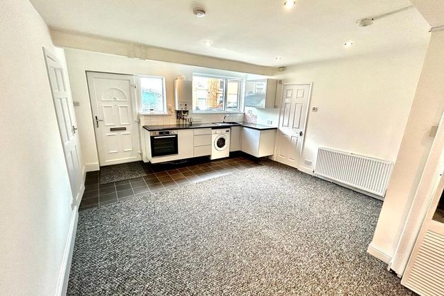 Thumbnail Flat to rent in South Street North, New Whittington, Chesterfield