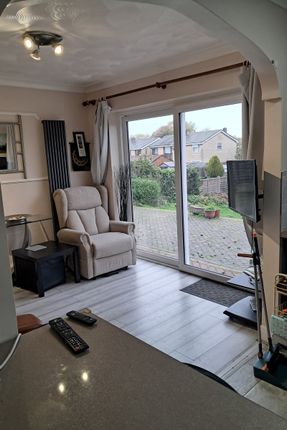 64 Farm Road, Rainham photo 3