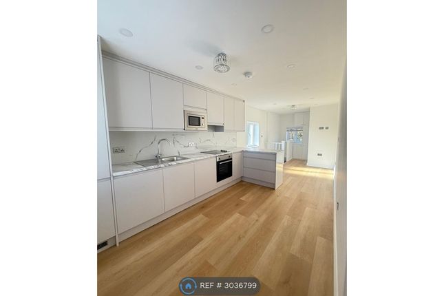 Flat, Warwick Road, Barnet photo 4