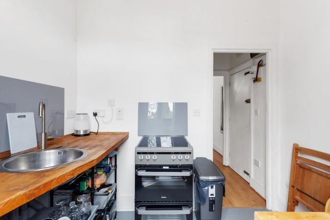 Flat B, 33, Leconfield Road, London photo 4