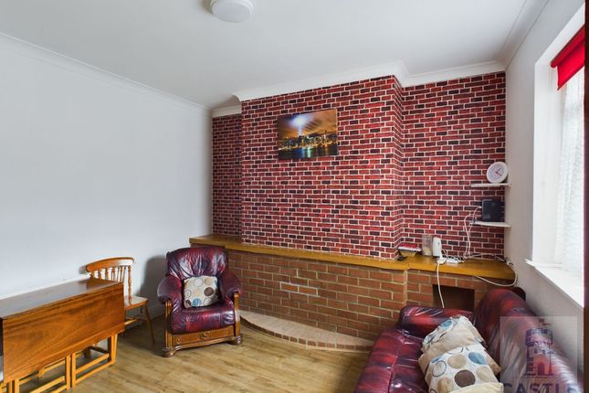 Room 3, 103 Corporation Road, Darlington photo 3