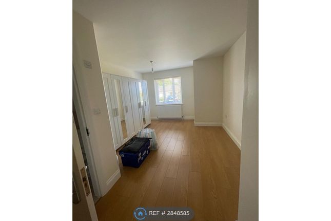 Portland Place, Plumberow Avenue, Hockley photo 2