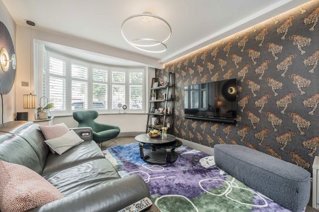 80, Thames Avenue, Greenford photo 3