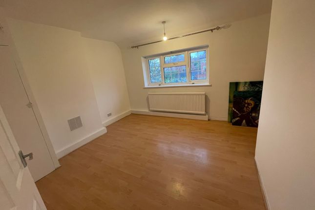 Terraced house to rent in Churchbury Road, London