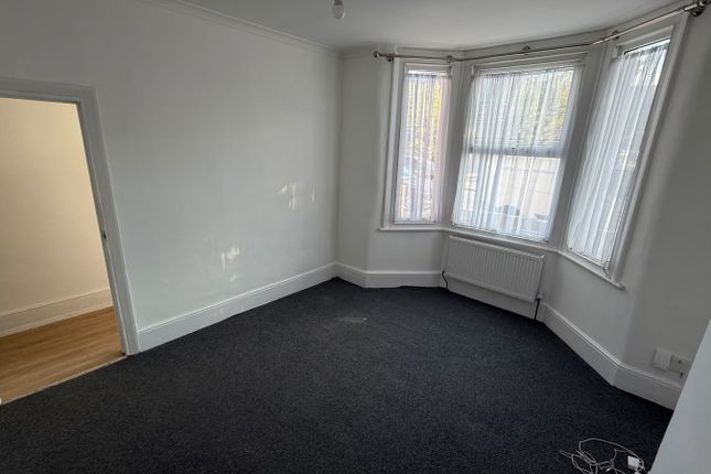 30, Dersingham Avenue, London photo 3