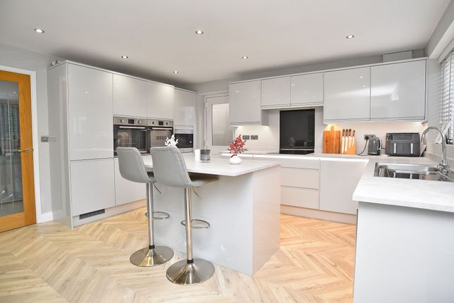 60 Westville Oval, Harrogate photo 4