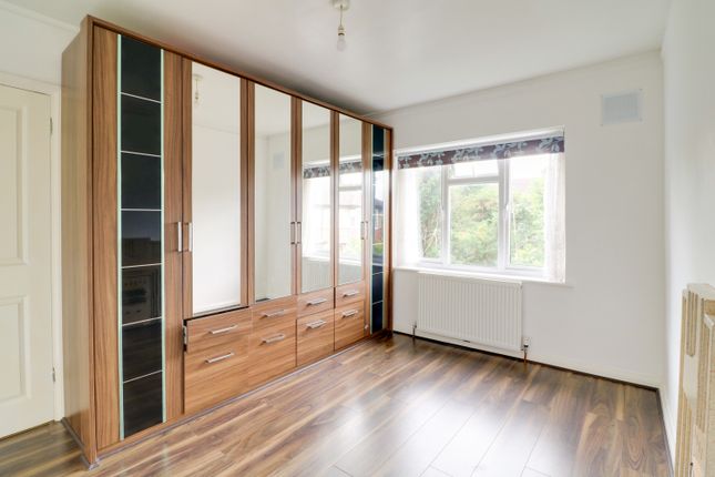 12, Manor Court York Way, London photo 4