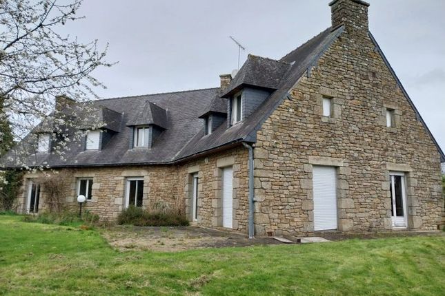 Detached house for sale in Loudeac, Bretagne, 22600, France
