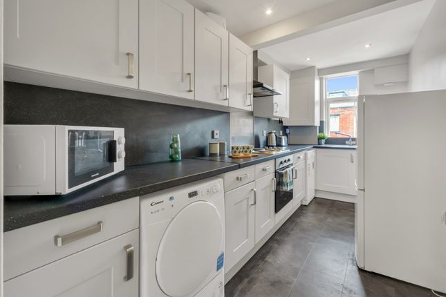 Flat 2, 25, BRUDENELL ROAD, Leeds photo 3