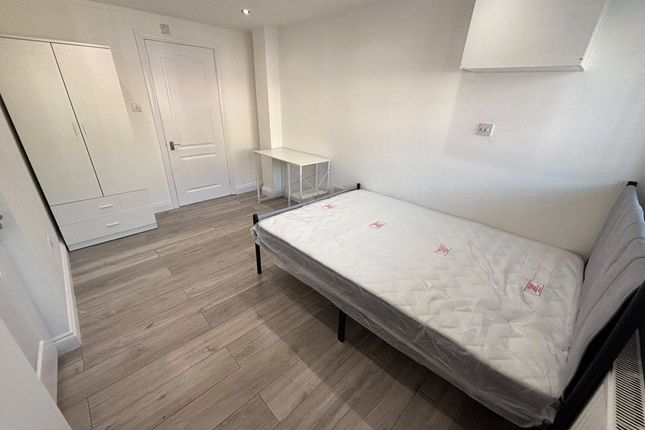 Room 1, 49, Earls Lane, Slough photo 2