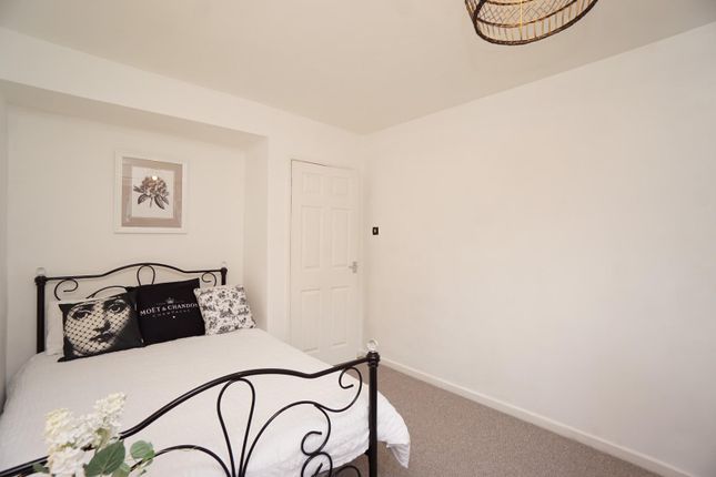 Flat to rent in Ladies Spring Grove, Sheffield