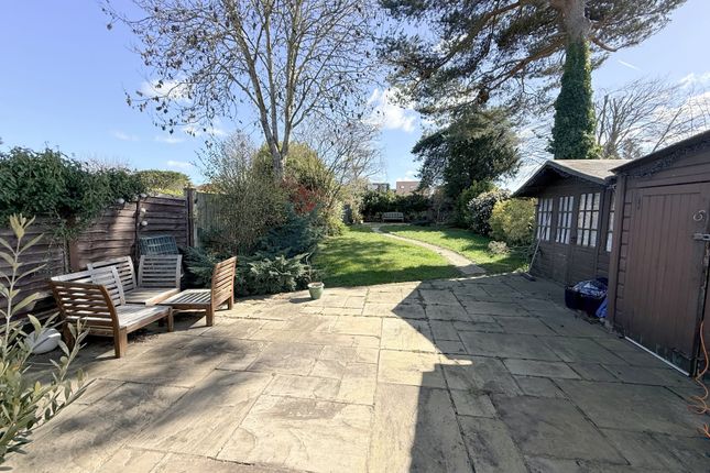 6, Oaklands Avenue, Hatfield photo 3