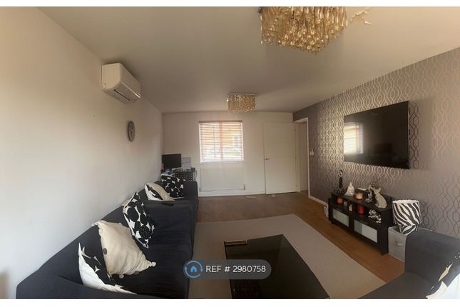 Woodend Close, Grays photo 3