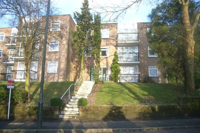 2 bed flat to rent in Wisley Court, Sanderstead Road, South Croydon CR2