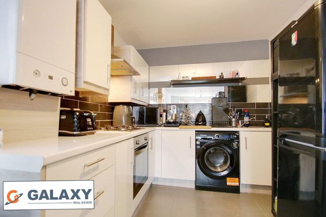 Flat 3 Broad View, Long Lane, Staines-upon-Thames photo 3