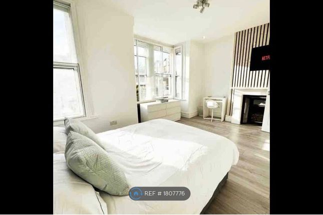 Room to rent in Minet Gardens, London