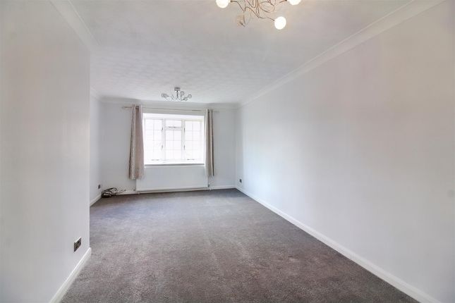 Flat for sale in Pavers Court, Aylesbury