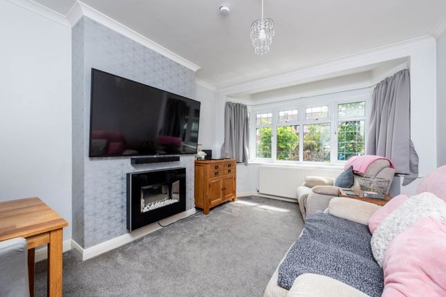 146, Tudor Drive, Morden photo 2