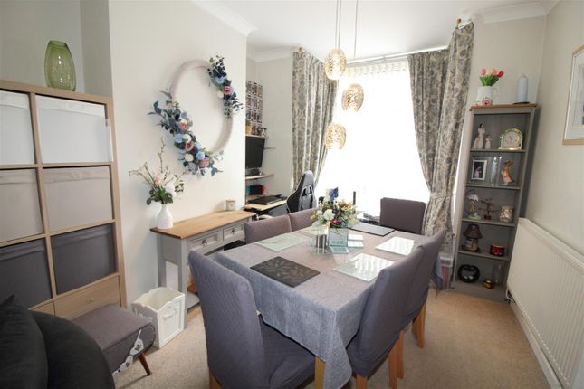 19, Windsor Avenue, Newport photo 4