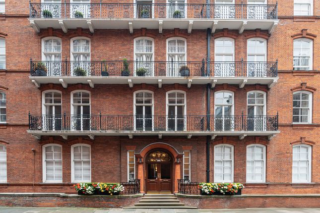 Thumbnail Flat for sale in Kensington Gore, London