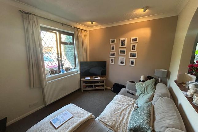 6, Churchfields, Guildford photo 3