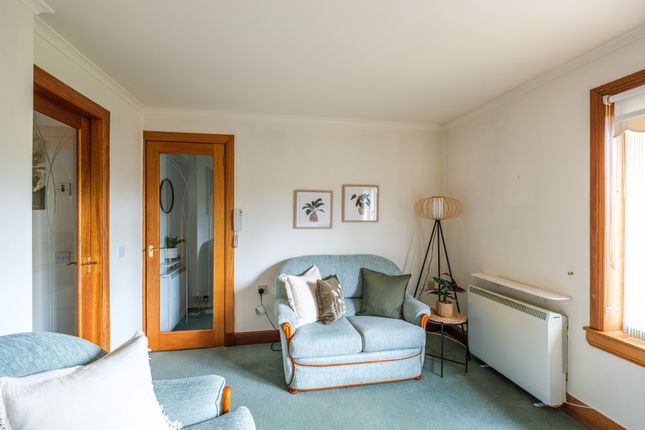 27 Bullwood Court, Glasgow photo 4