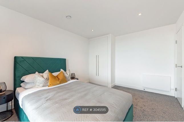 Flat, Station Grove, Wembley photo 4