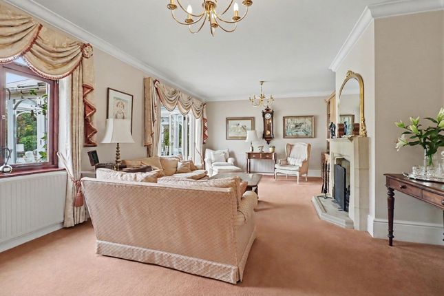 55 Red Lane, Esher photo 4