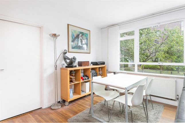 Flat 2, Raleigh Court, Lymer Avenue, LONDON photo 3