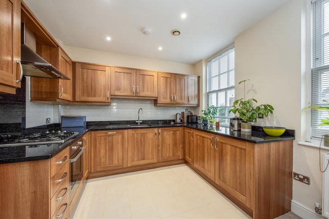 Flat 1, King Williams Gate, The Square, Petersfield photo 3