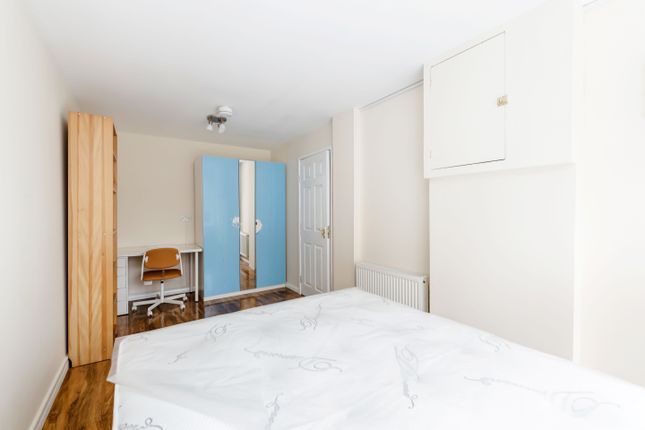 13, Keats Close, London photo 4