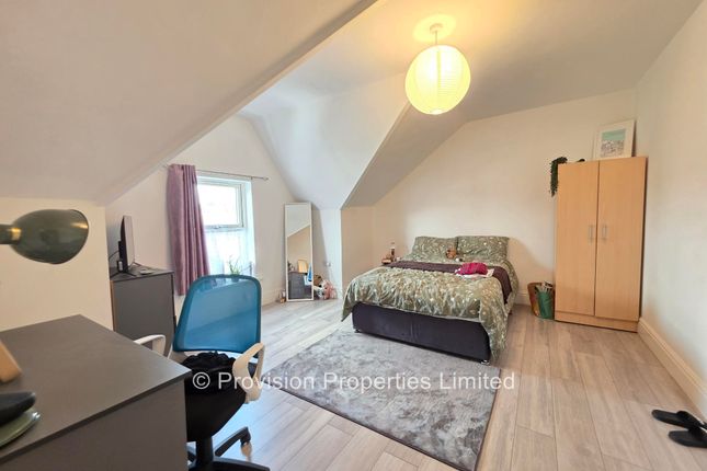 Brudenell Road, Hyde Park photo 3