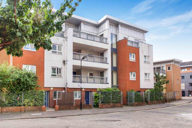 Thumbnail Flat for sale in Marcon Place, Hackney