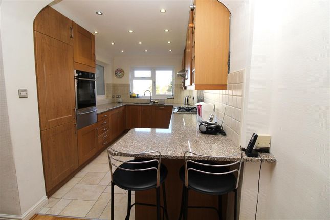 35,, Sherwood Avenue, Potters Bar photo 4