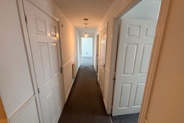 4, Capstan Drive, Rainham photo 2