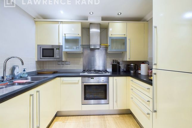7 Waters Reach Apts, 10 Reservoir Road, Ruislip photo 2