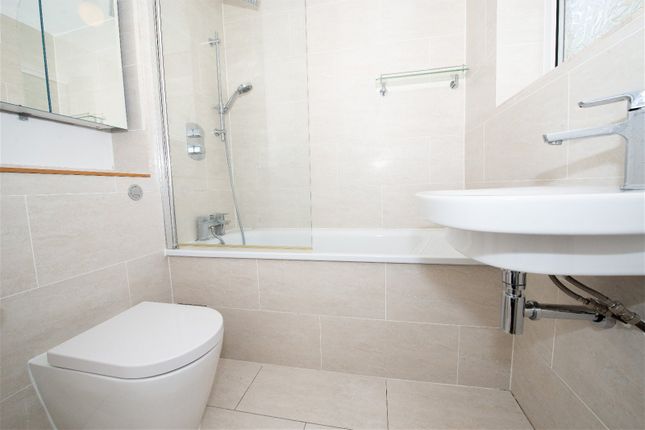 Flat to rent in St. Georges House, Woodside Road, Portswood, Southampton, Hampshire
