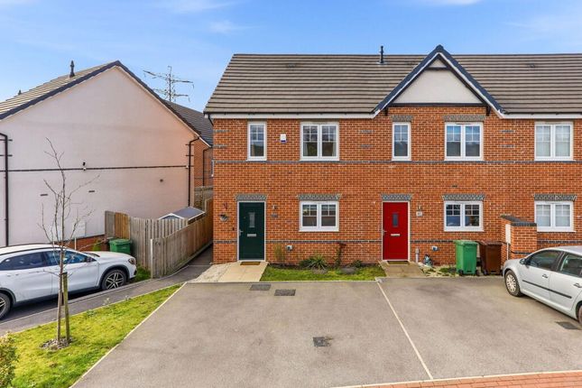 65, Little Wood Crescent, Wakefield photo 2