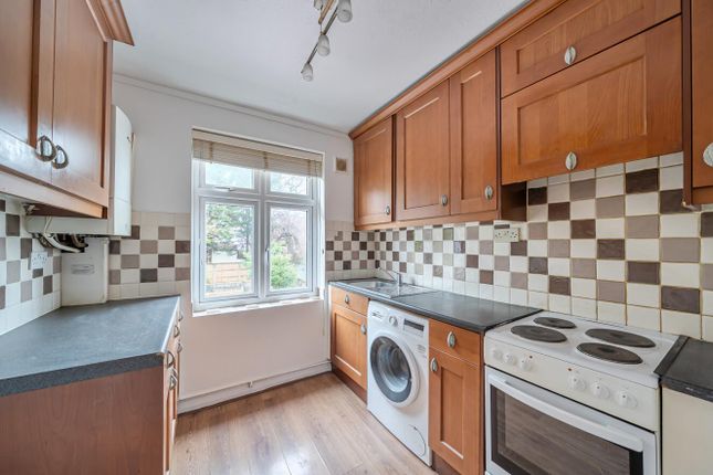 8A, Kenneth Gardens, Stanmore photo 4