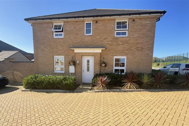 3-bed semi-detached on Skylark Lane Whitfield, Dover, £300,000