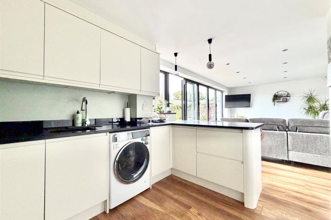 24, Grange Avenue, Leeds photo 2