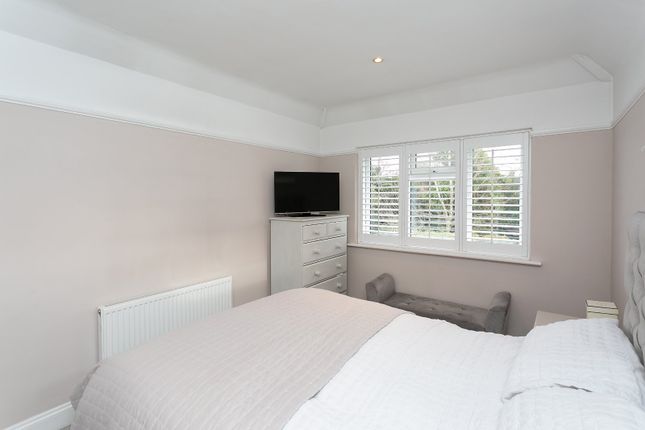 Detached house for sale in Merry Hill Mount, Bushey, Hertfordshire