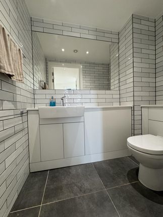 Flat 130, Fairbank House 13 Beaufort Square, LONDON photo 3