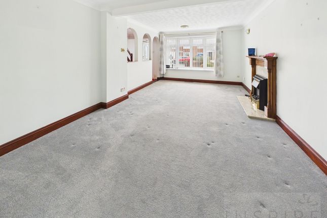 29 Greenacres, Crawley photo 4