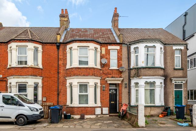 Flat for sale in Kingston Road, Raynes Park