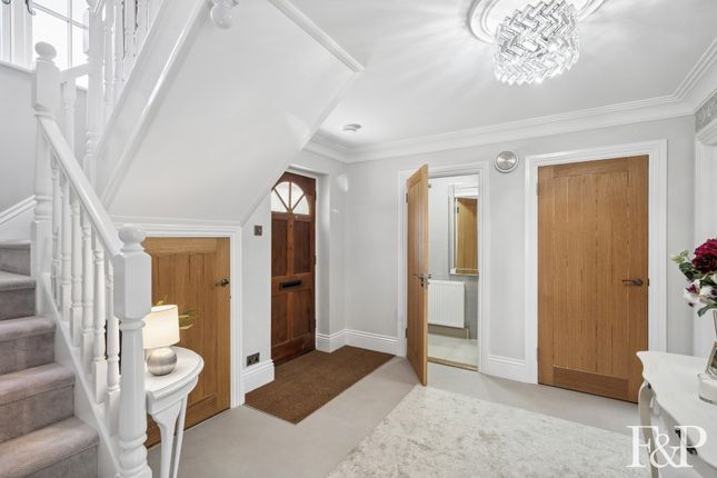4, Vicarage Close, Maidenhead photo 3