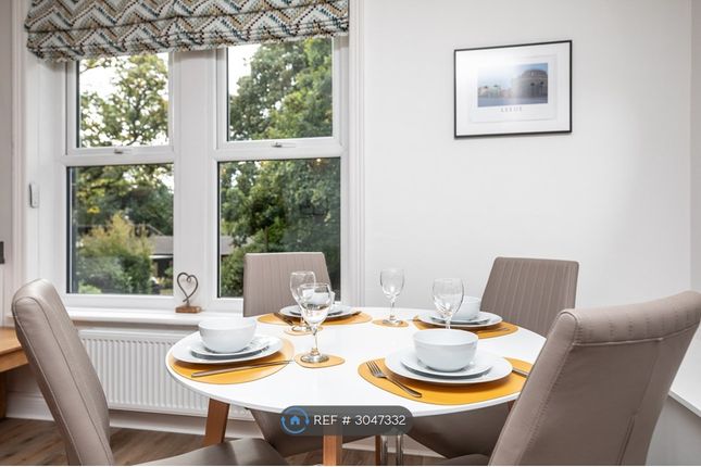 Flat, Oakwood Mount, Leeds photo 4
