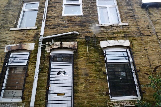 2-bed house on 71 Washington Street, Bradford, £15,000