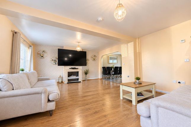20, Boulters Close, Slough photo 2